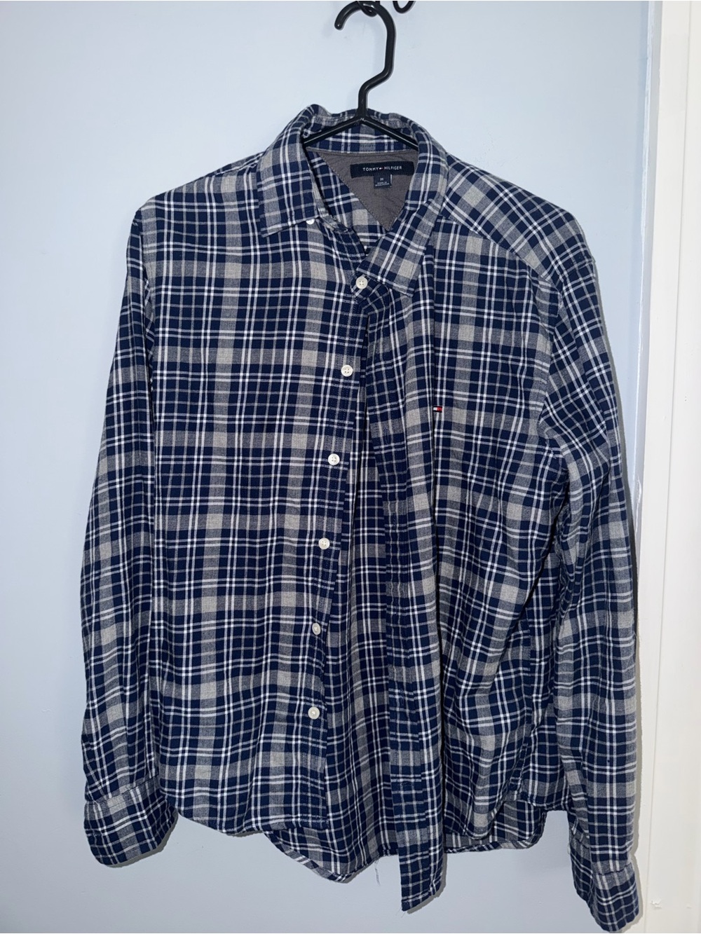 Tommy Hilfiger Plaid Button Down Shirt Men’s Medium Blue Gray Long Sleeve